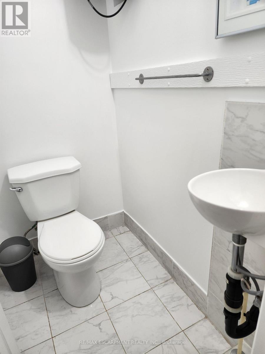 A - 25 West 4th Street, Hamilton, Ontario L9C 3M2 - Photo 3 - X12518366