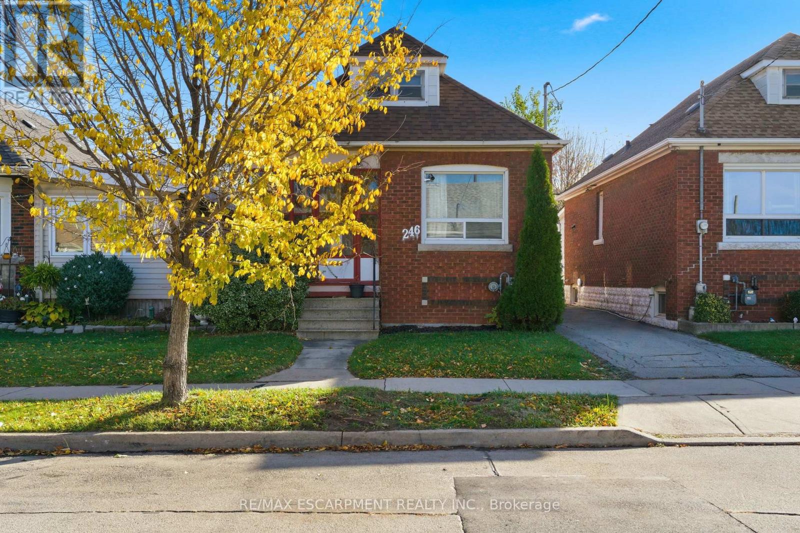 246 Cope Street, Hamilton, Ontario  L8H 5B5 - Photo 2 - X12518404