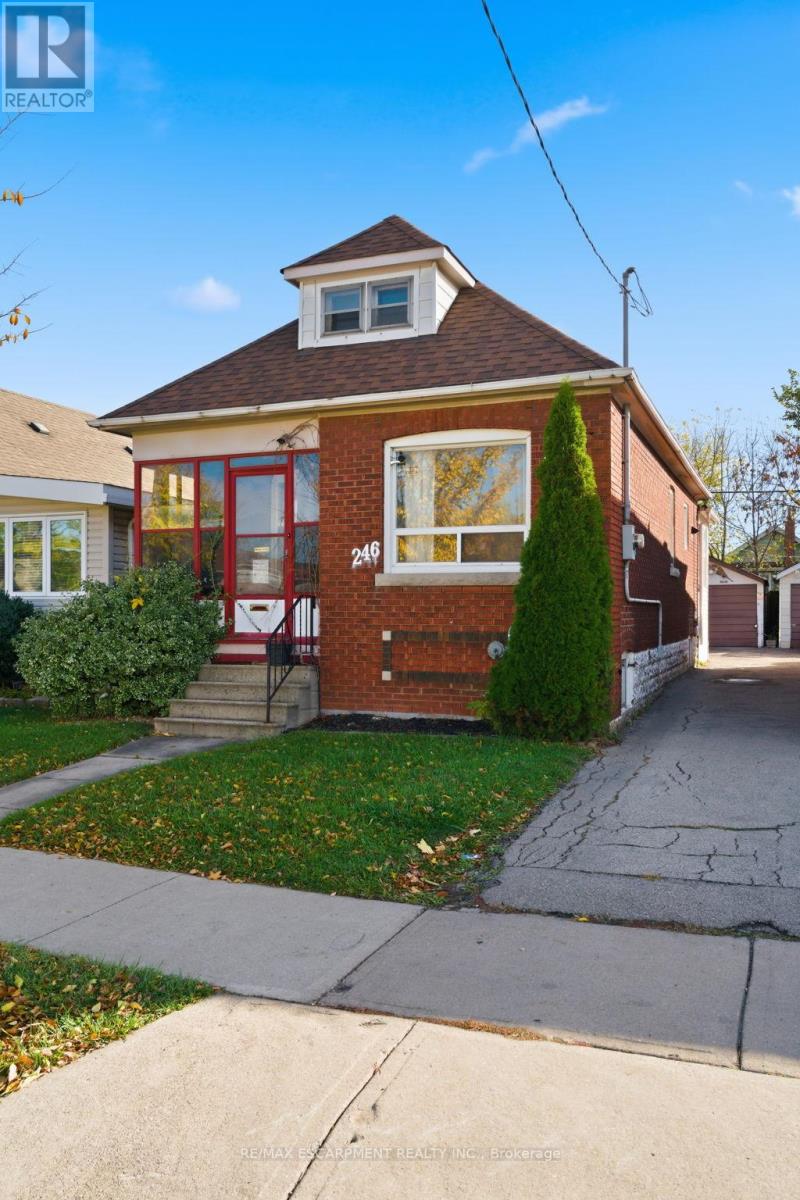 246 Cope Street, Hamilton, Ontario  L8H 5B5 - Photo 4 - X12518404