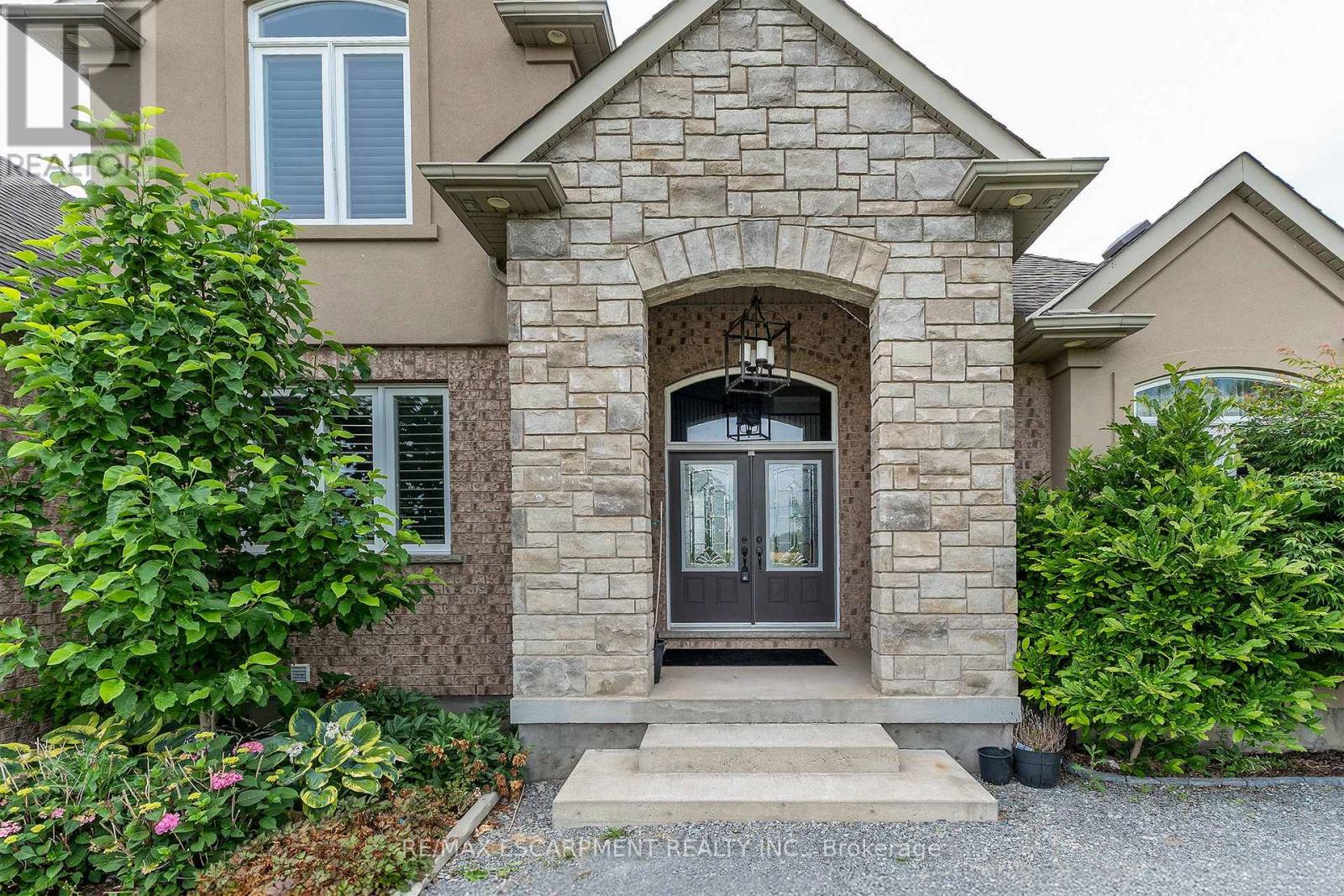 270 Farr Street, Pelham, Ontario  L0S 1C0 - Photo 3 - X12518406