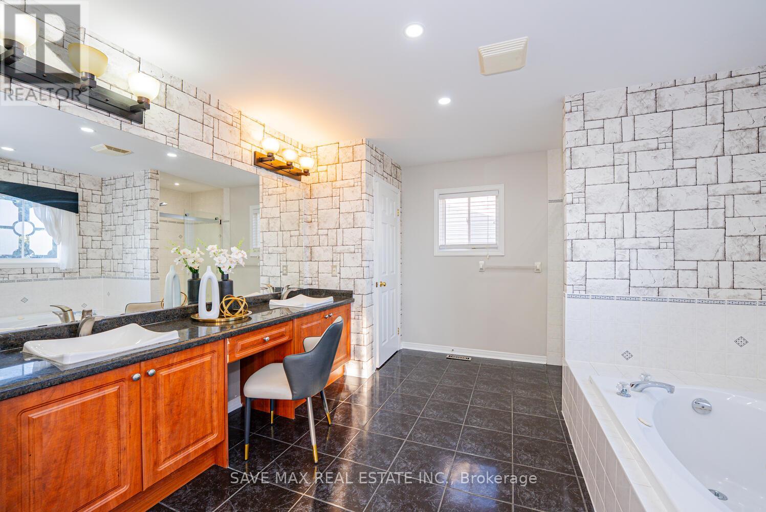 35 Woodcrest Court, Kitchener, Ontario  N2P 2K2 - Photo 21 - X12518422