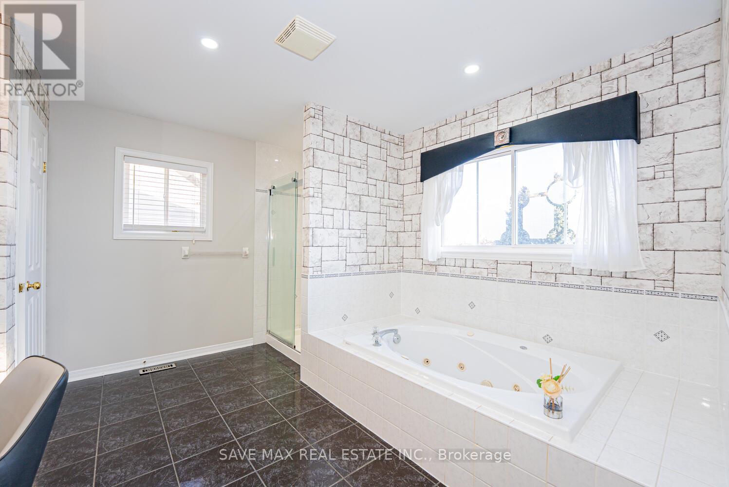 35 Woodcrest Court, Kitchener, Ontario  N2P 2K2 - Photo 22 - X12518422