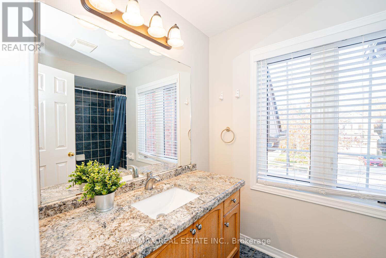 35 Woodcrest Court, Kitchener, Ontario  N2P 2K2 - Photo 32 - X12518422