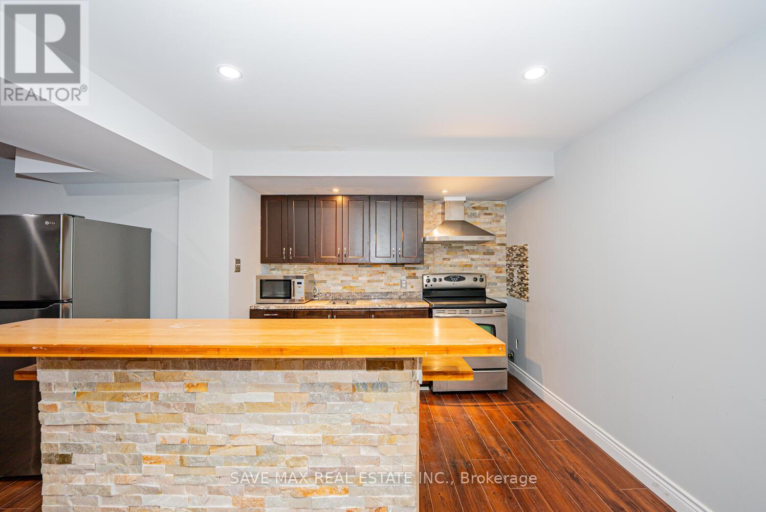 35 Woodcrest Court, Kitchener, Ontario  N2P 2K2 - Photo 38 - X12518422