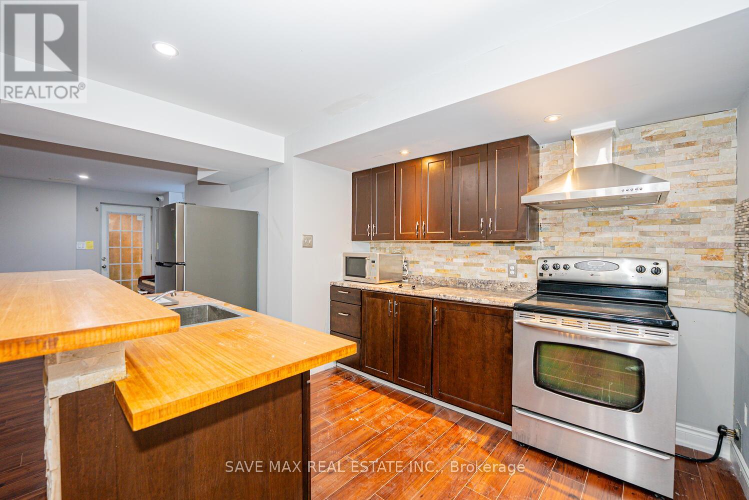 35 Woodcrest Court, Kitchener, Ontario  N2P 2K2 - Photo 39 - X12518422