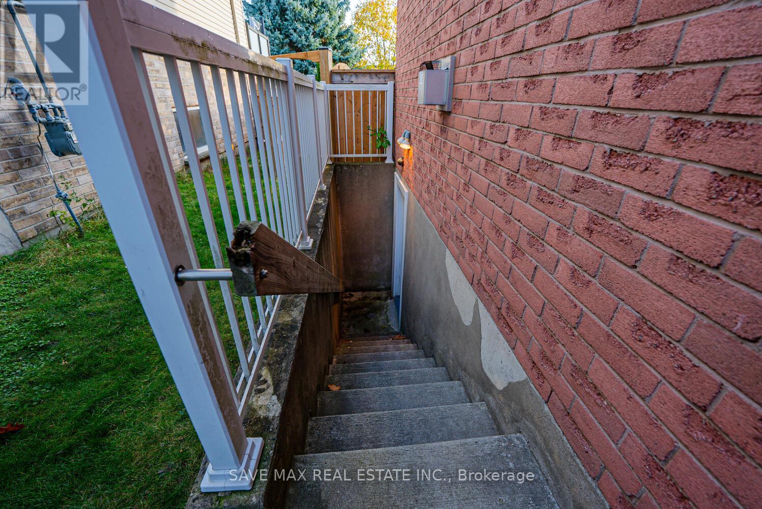 35 Woodcrest Court, Kitchener, Ontario  N2P 2K2 - Photo 48 - X12518422