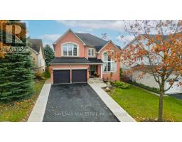 35 WOODCREST COURT, Kitchener, Ontario