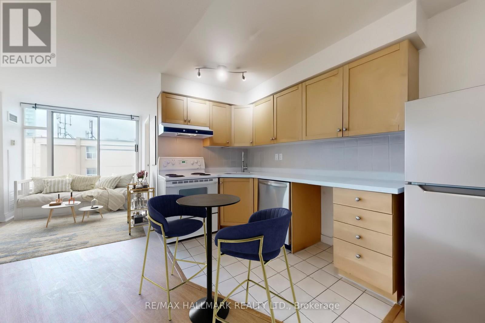 1121 - 650 Queens Quay W, Toronto (Waterfront Communities), Ontario  M5V 3N2 - Photo 3 - C12518604