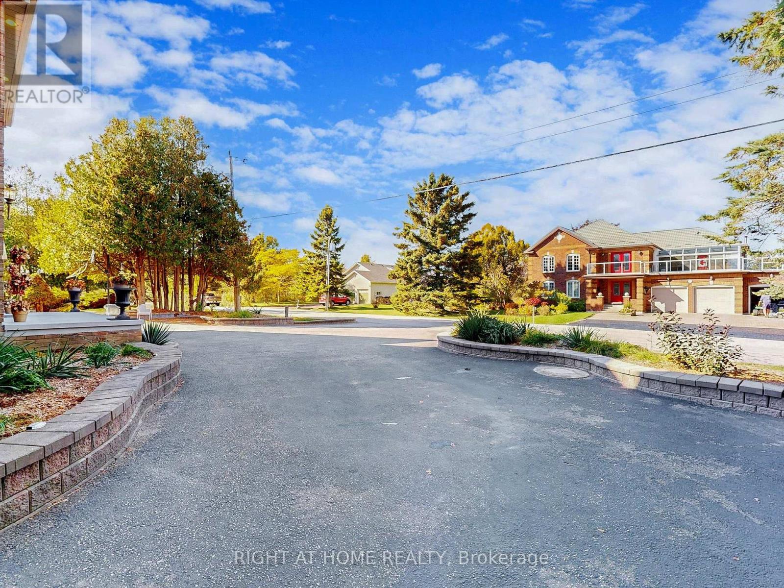 26 Ontoro Boulevard, Ajax, Ontario  L1Z 1X6 - Photo 3 - E12518528