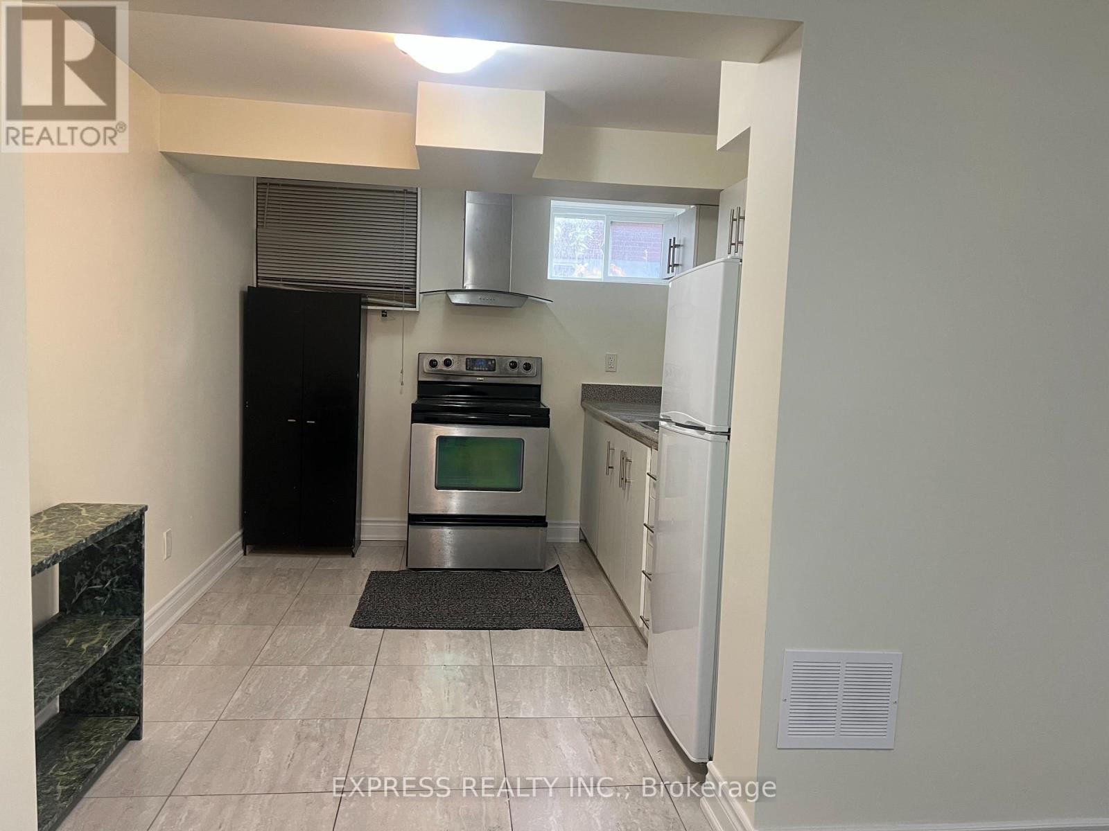 Bsmt - 711 Dunlop Street W, Whitby, Ontario L1N 1V4 - Photo 2 - E12518656