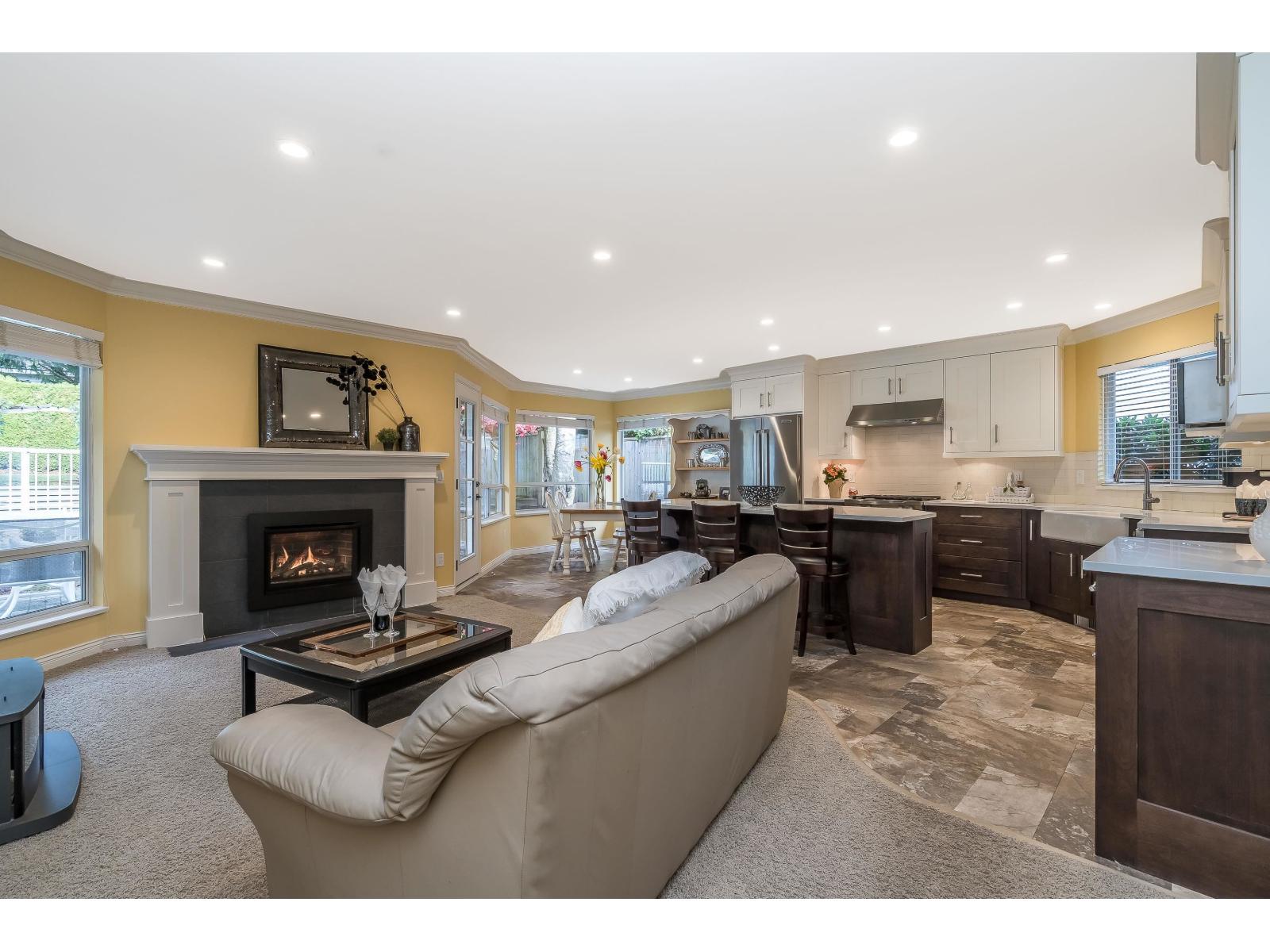 14999 21b Avenue, Surrey, British Columbia  V4A 8Z8 - Photo 3 - R3065374