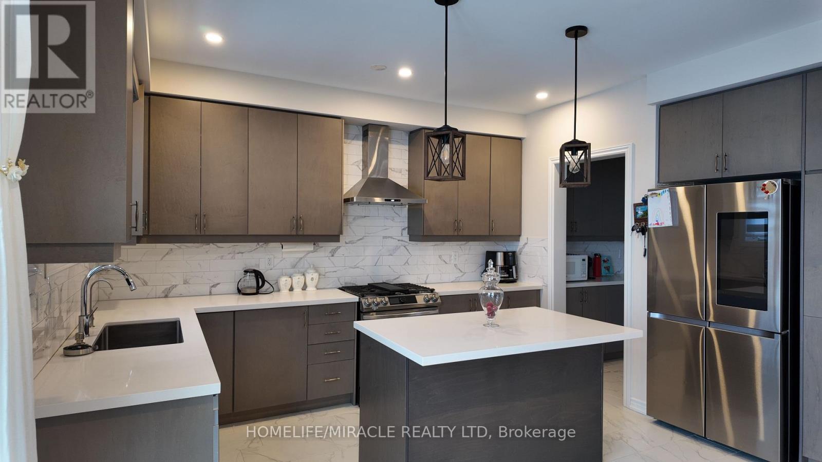 359 Danny Wheeler Boulevard, Georgina, Ontario  L4P 0K2 - Photo 3 - N12518612