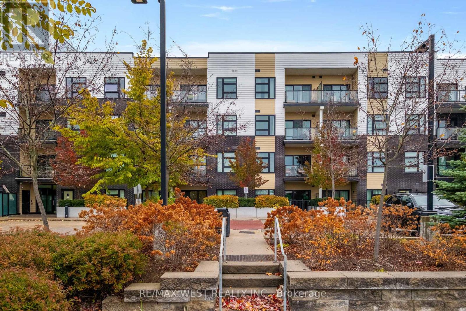 326 - 555 WILLIAM GRAHAM DRIVE, Aurora, Ontario