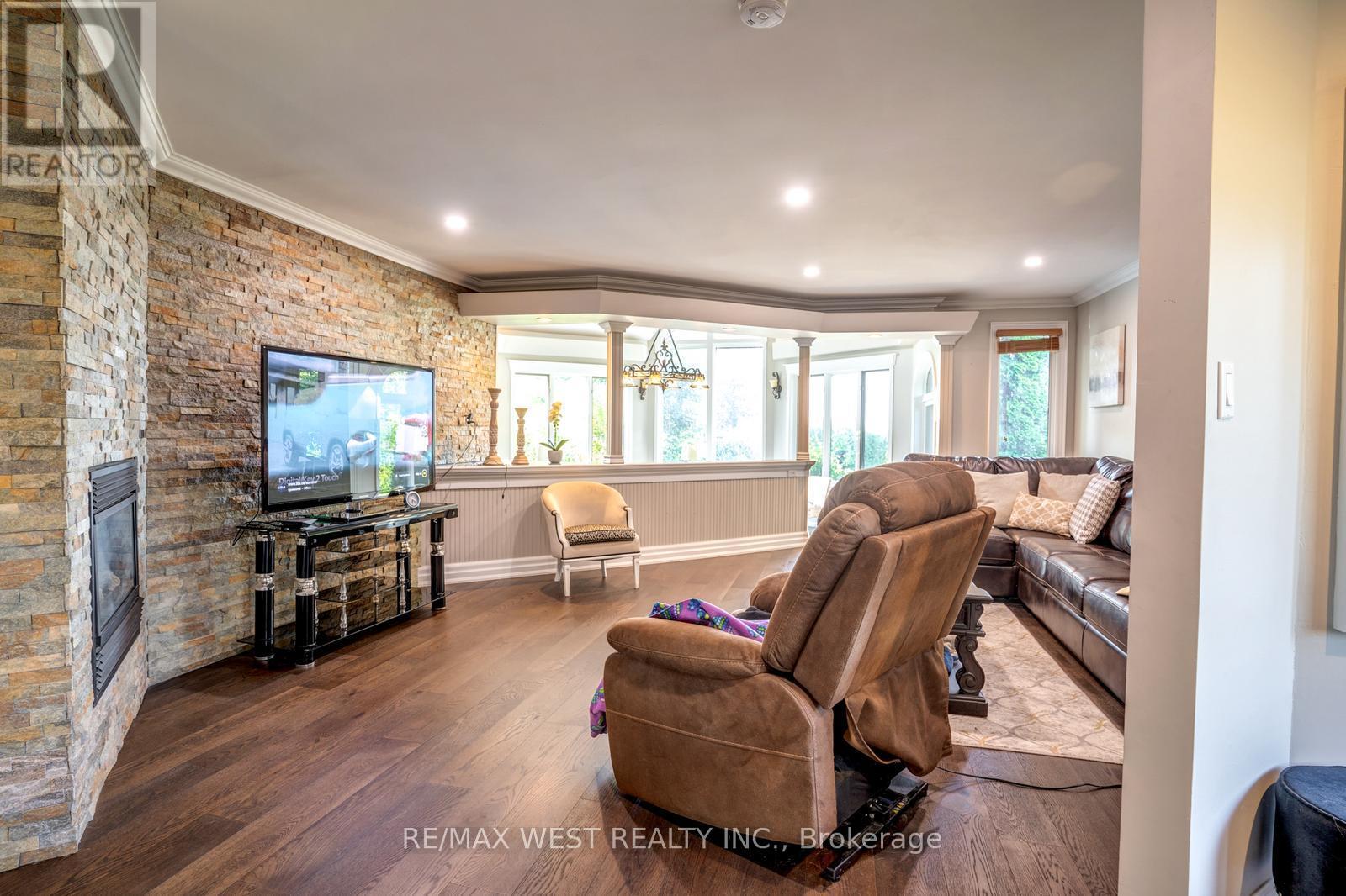 523 Lake Drive E, Georgina, Ontario  L0E 1S0 - Photo 10 - N12518662