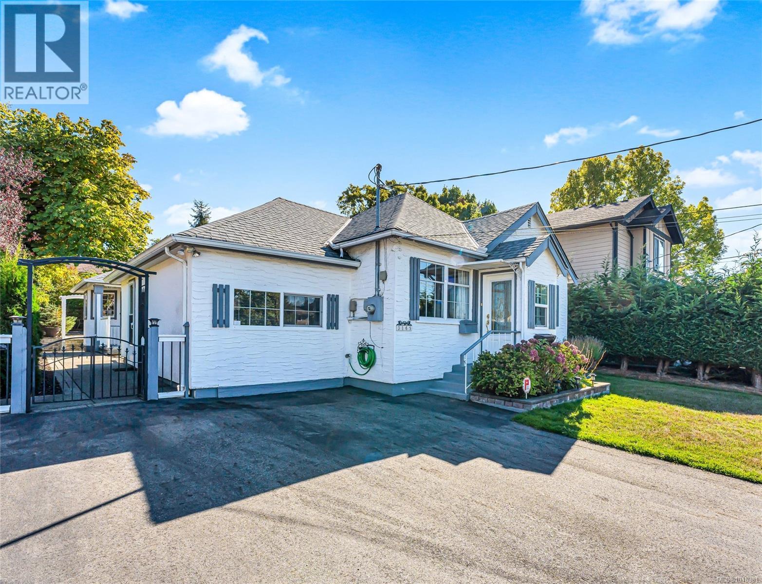 3165 Wascana St, Saanich, British Columbia