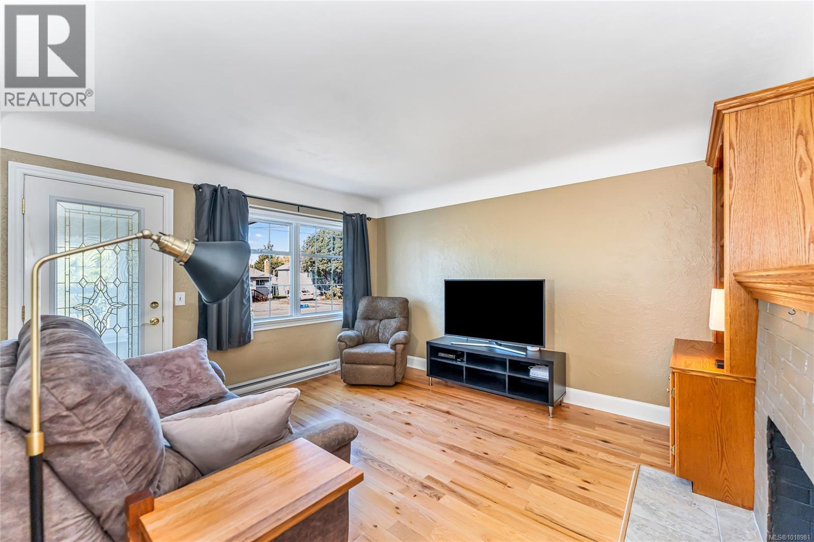 3165 Wascana St, Saanich, British Columbia  V9A 1W4 - Photo 8 - 1018981