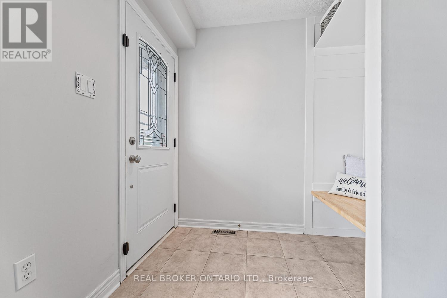 89 Bentley Crescent, Barrie, Ontario  L4N 0Z1 - Photo 4 - S12518472