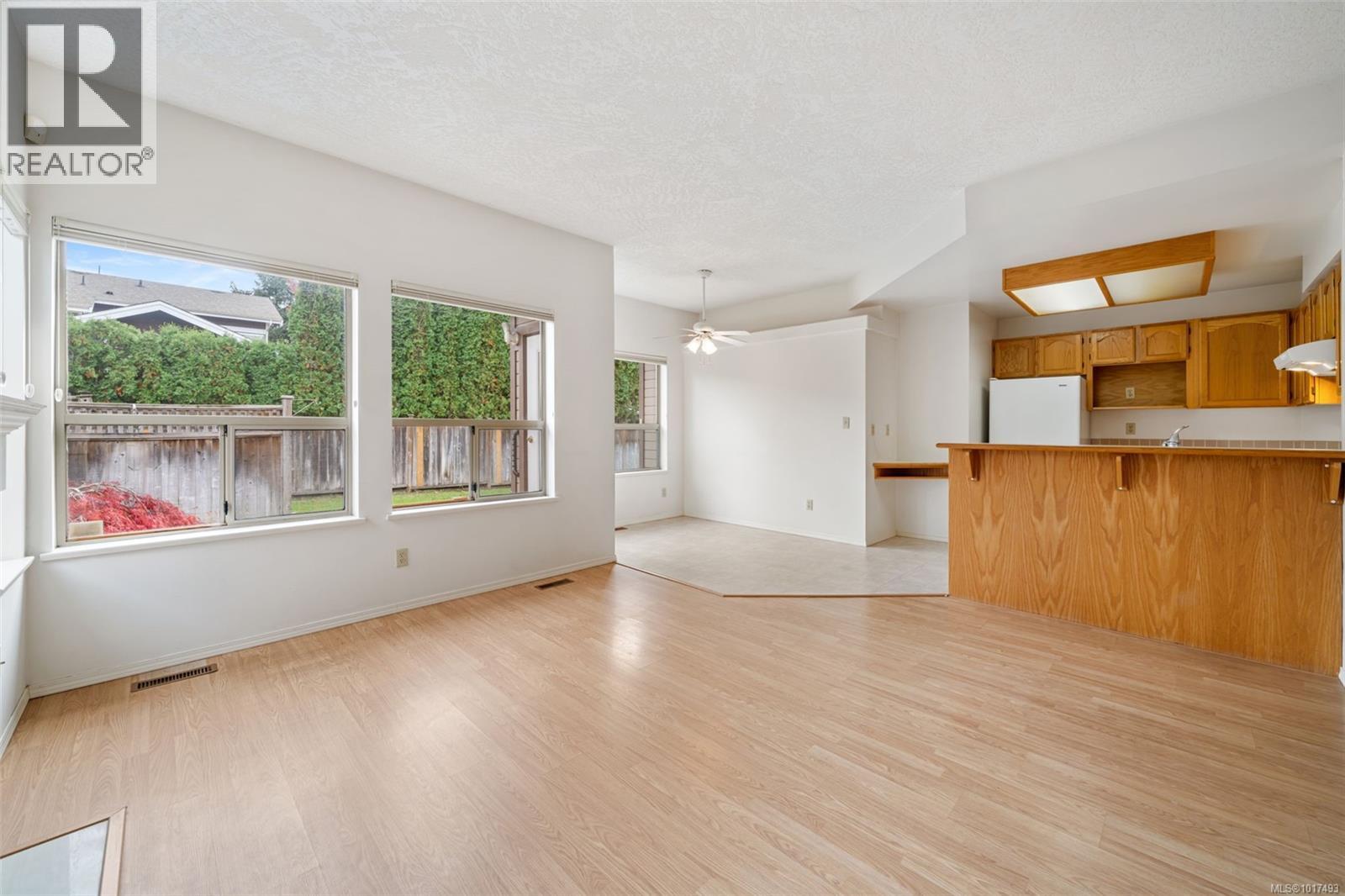 102 4515 Pipeline Rd, Saanich, British Columbia  V8Z 5M3 - Photo 5 - 1017493