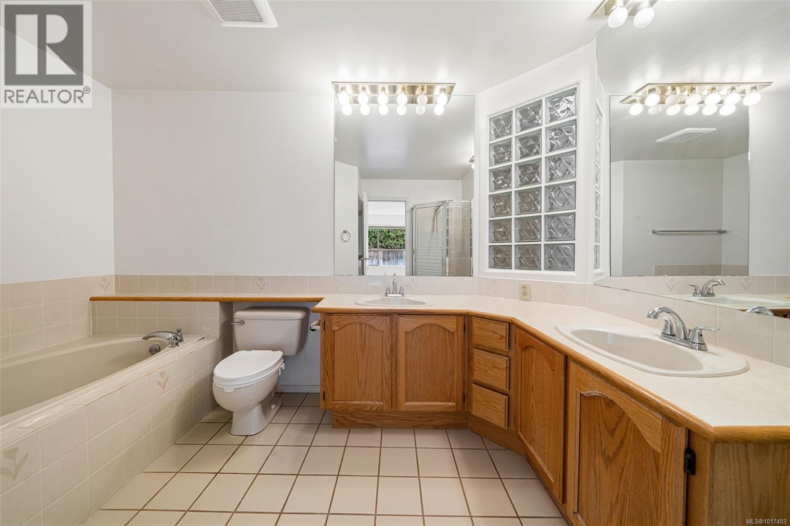 102 4515 Pipeline Rd, Saanich, British Columbia  V8Z 5M3 - Photo 16 - 1017493