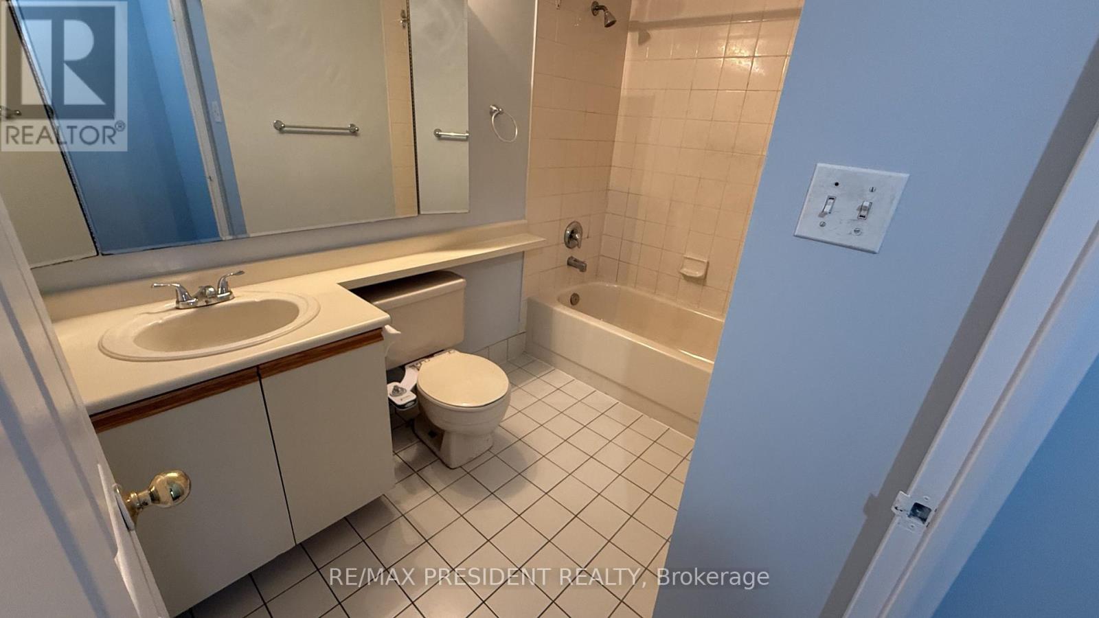 206 - 30 Malta Avenue, Brampton, Ontario L6Y 4S5 - Photo 17 - W12518488