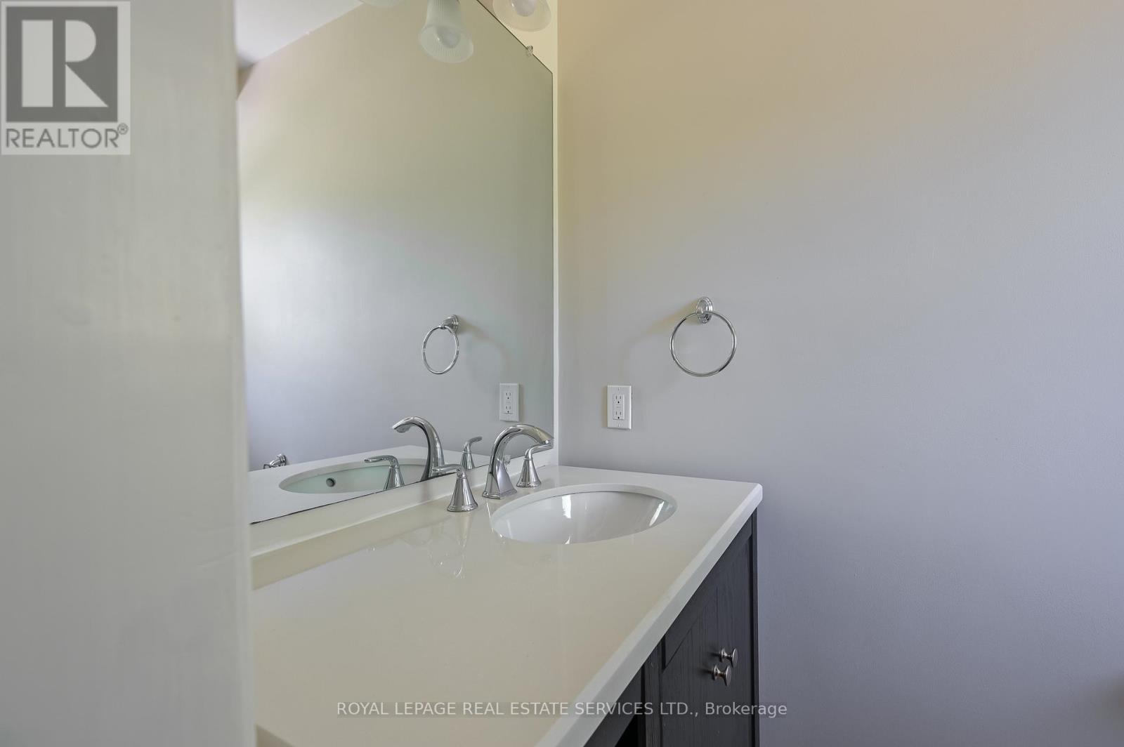 2471 Meadowood Crescent, Oakville, Ontario L6L 1V5 - Photo 13 - W12518580