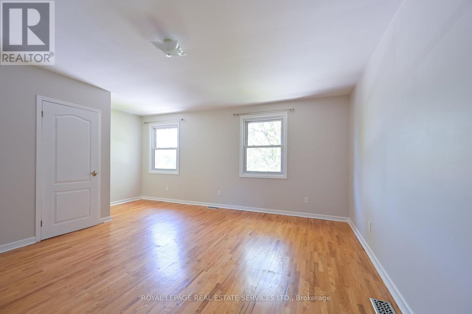 2471 Meadowood Crescent, Oakville, Ontario L6L 1V5 - Photo 16 - W12518580