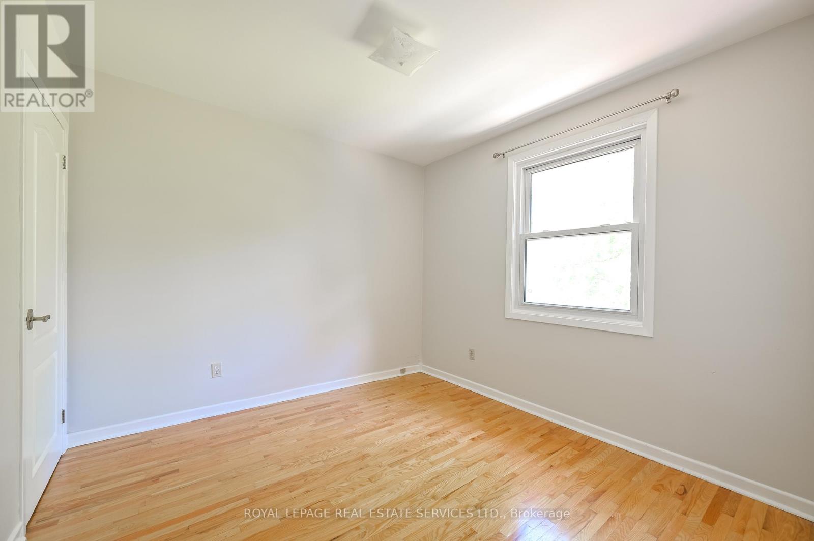 2471 Meadowood Crescent, Oakville, Ontario L6L 1V5 - Photo 19 - W12518580