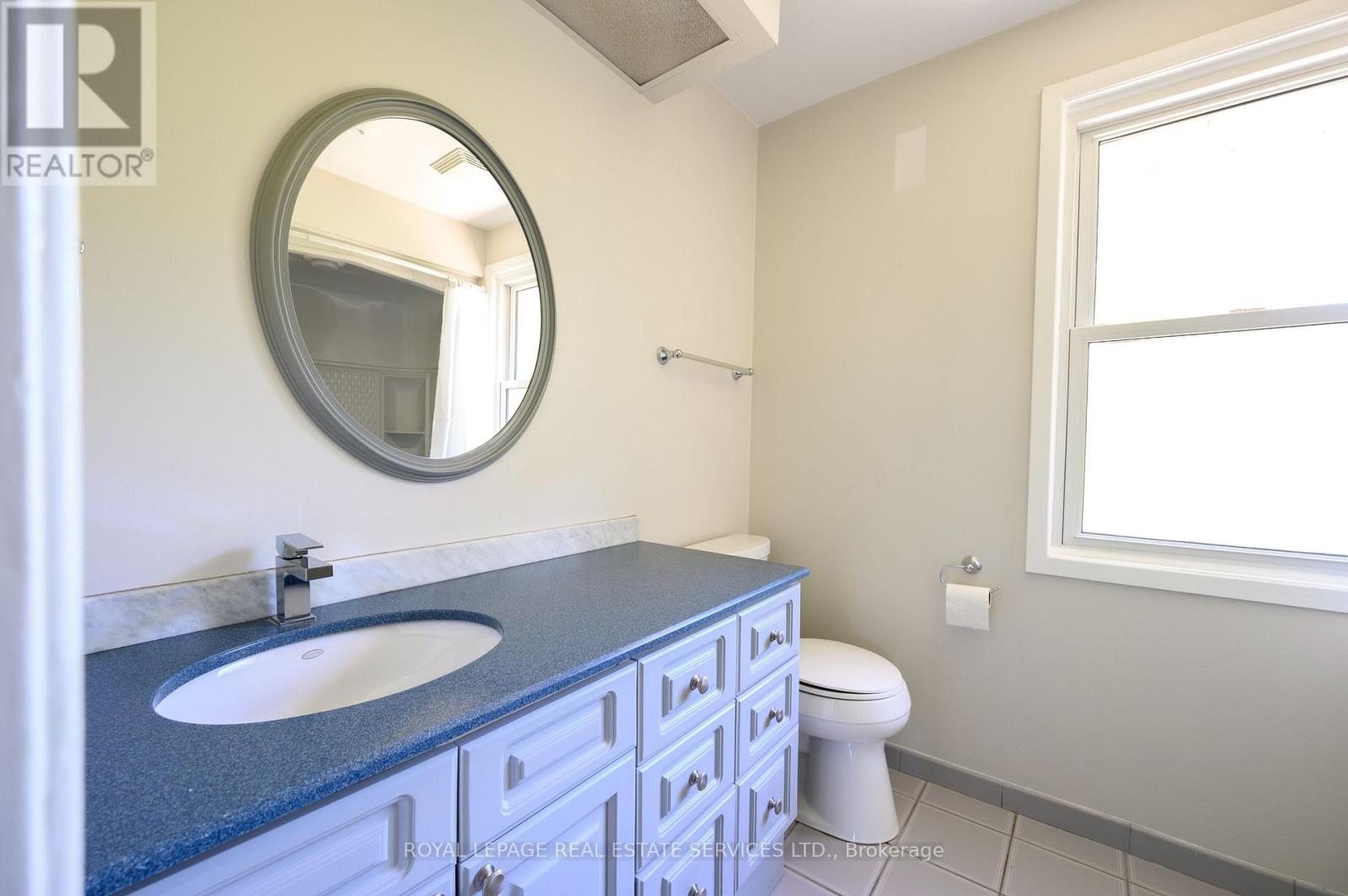 2471 Meadowood Crescent, Oakville, Ontario L6L 1V5 - Photo 21 - W12518580