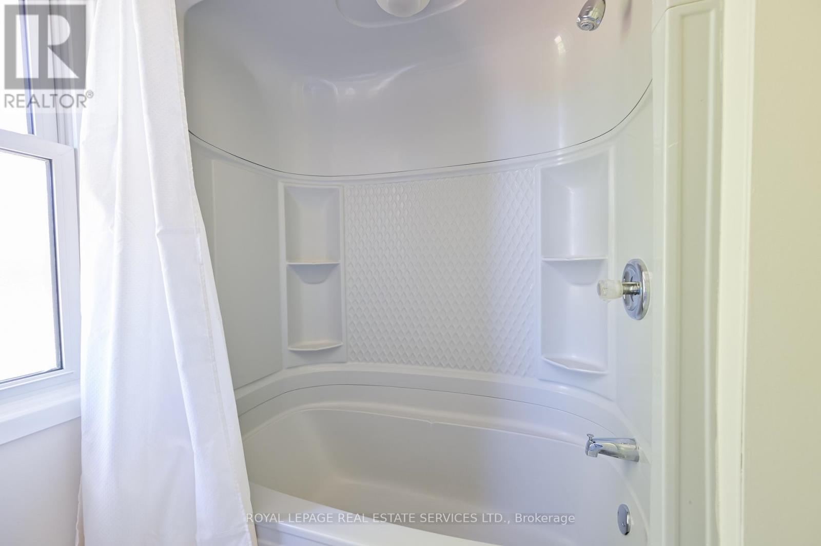 2471 Meadowood Crescent, Oakville, Ontario L6L 1V5 - Photo 22 - W12518580