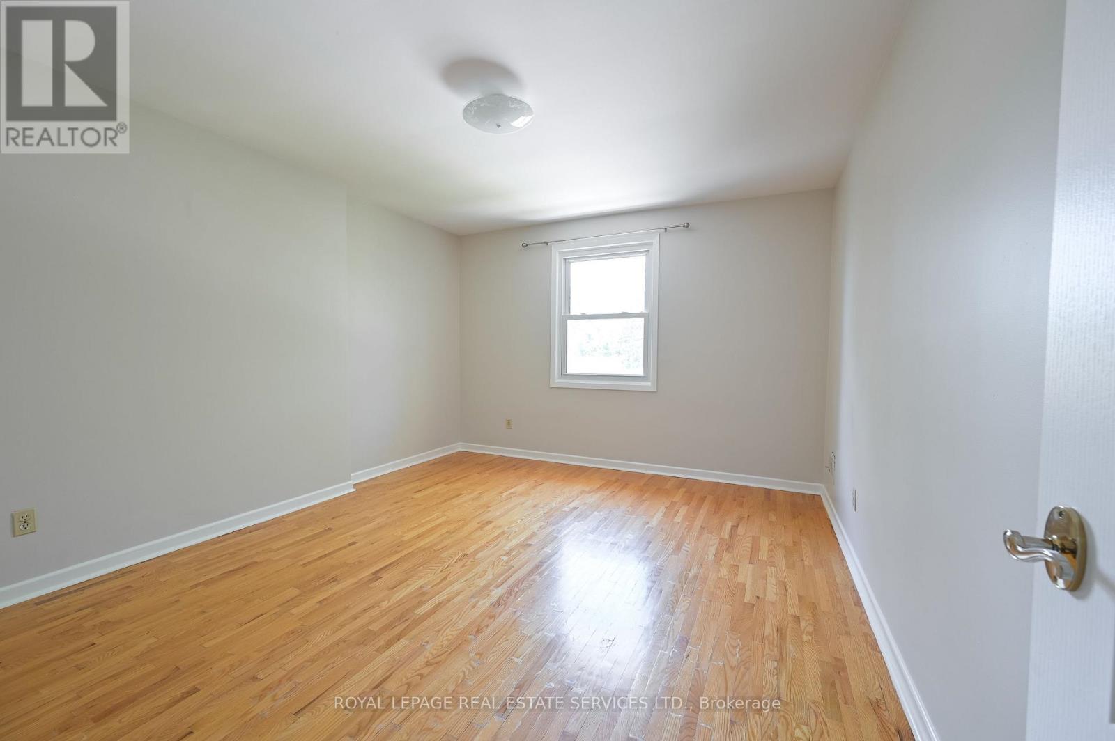 2471 Meadowood Crescent, Oakville, Ontario L6L 1V5 - Photo 23 - W12518580