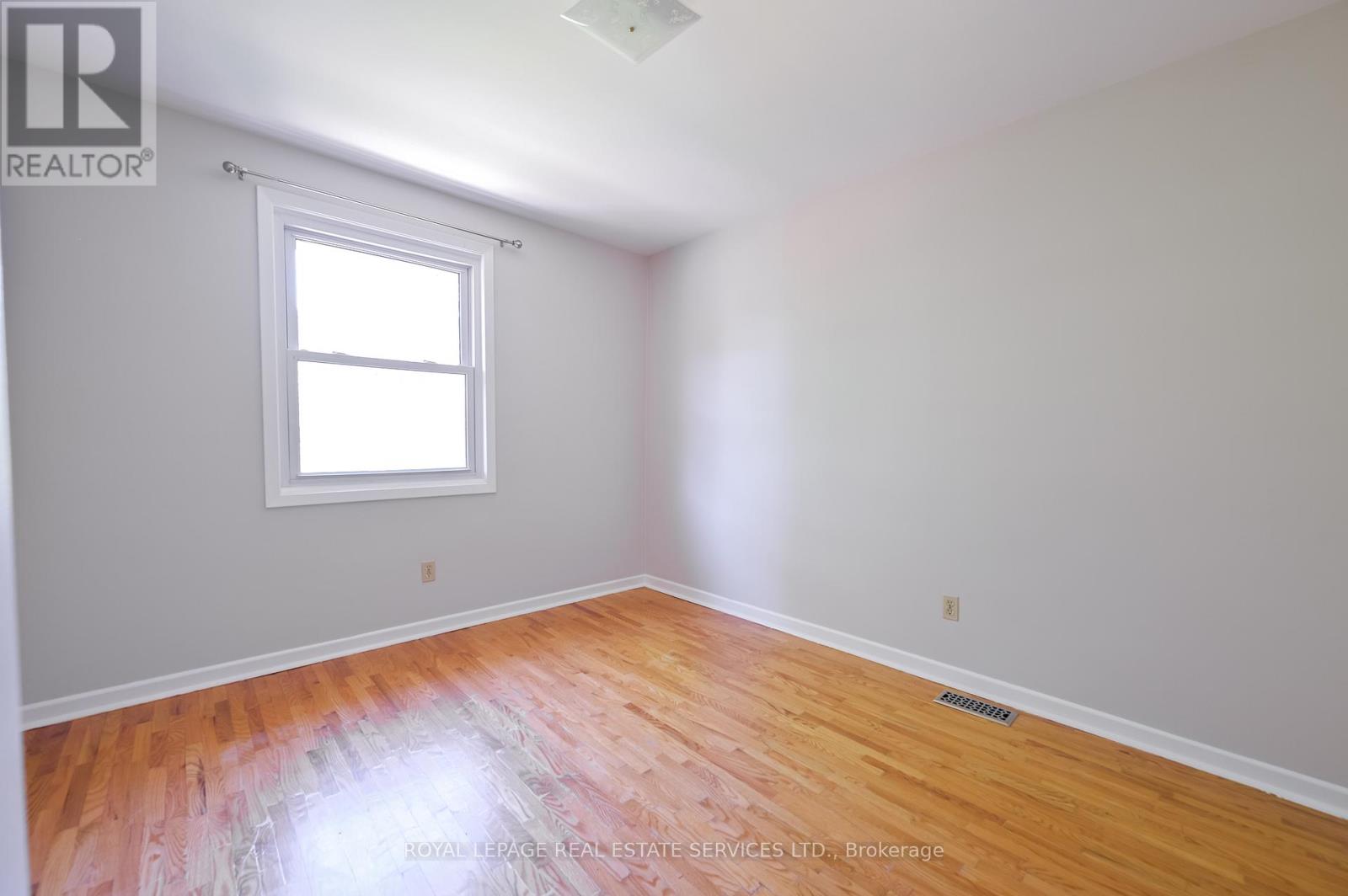 2471 Meadowood Crescent, Oakville, Ontario L6L 1V5 - Photo 25 - W12518580