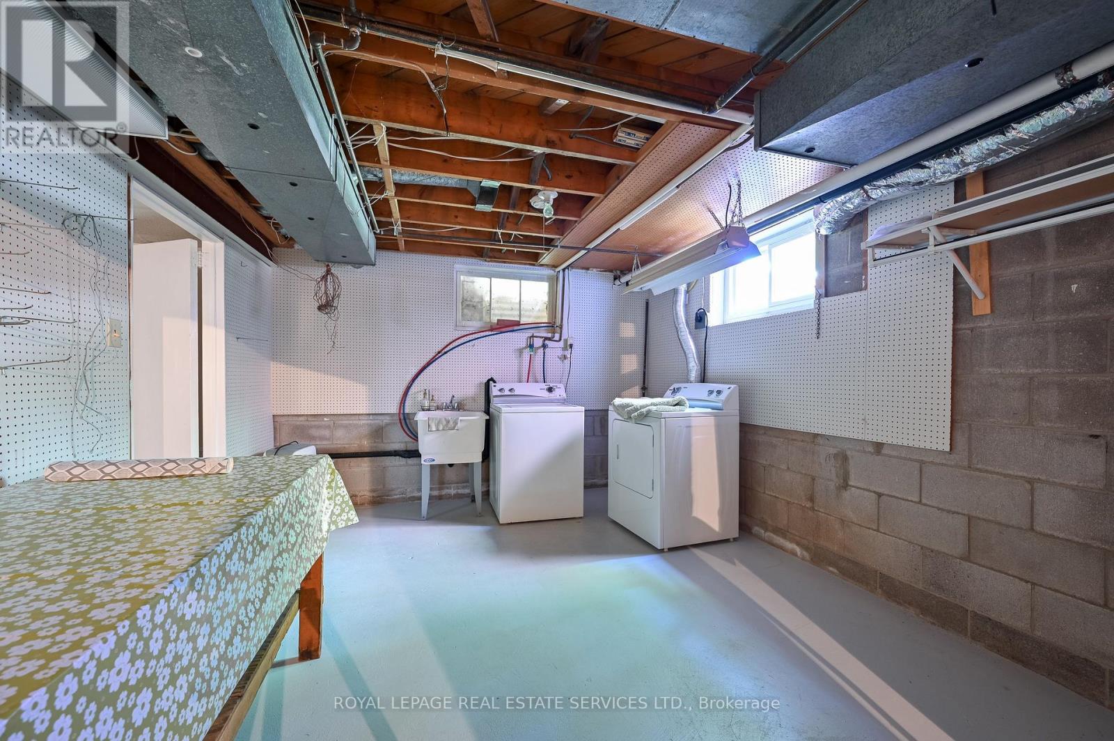 2471 Meadowood Crescent, Oakville, Ontario L6L 1V5 - Photo 32 - W12518580