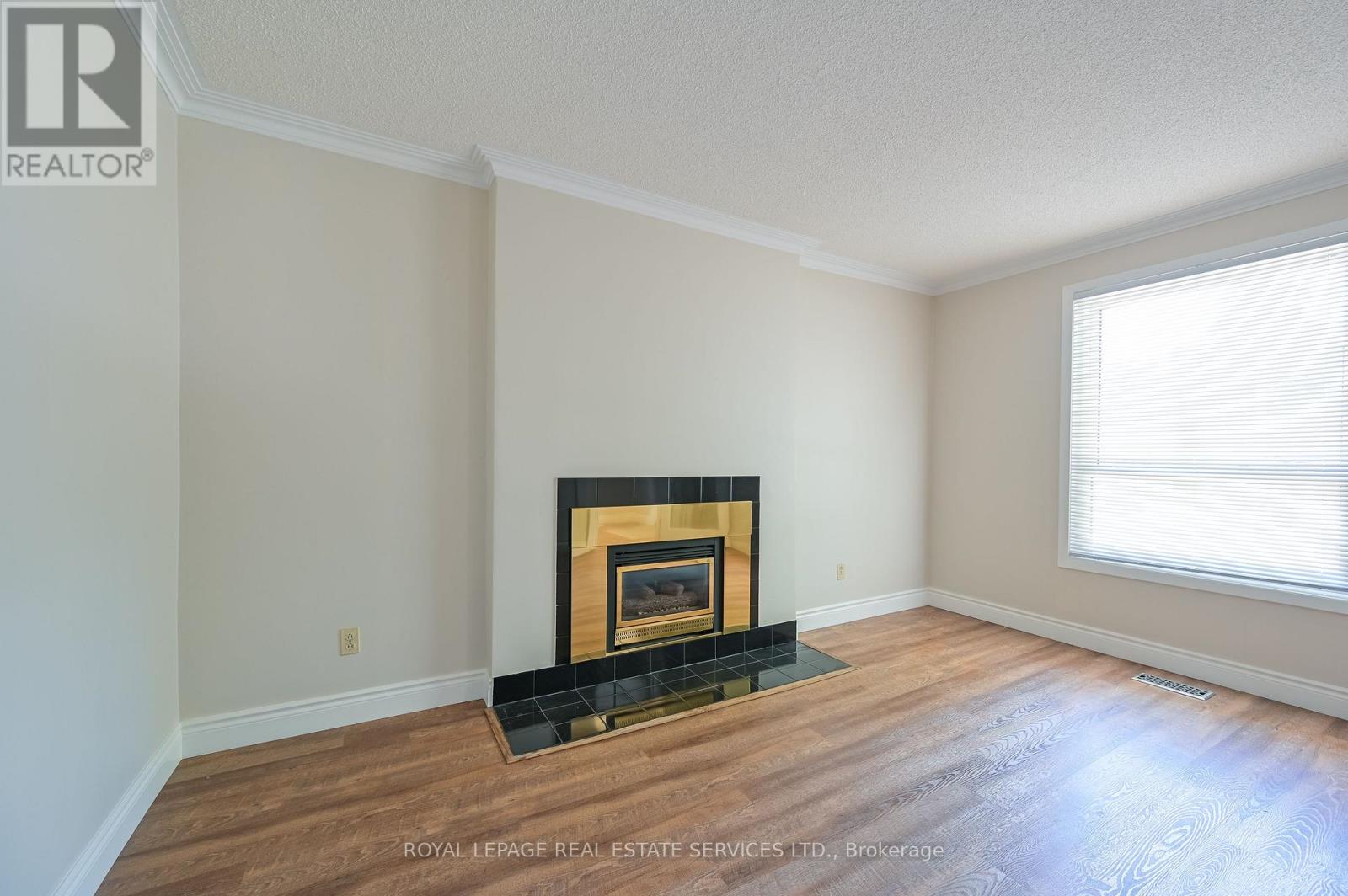 2471 Meadowood Crescent, Oakville, Ontario L6L 1V5 - Photo 4 - W12518580