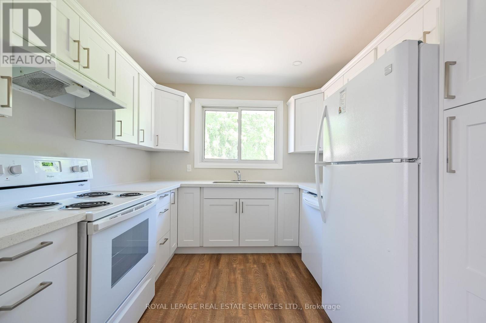 2471 Meadowood Crescent, Oakville, Ontario L6L 1V5 - Photo 8 - W12518580