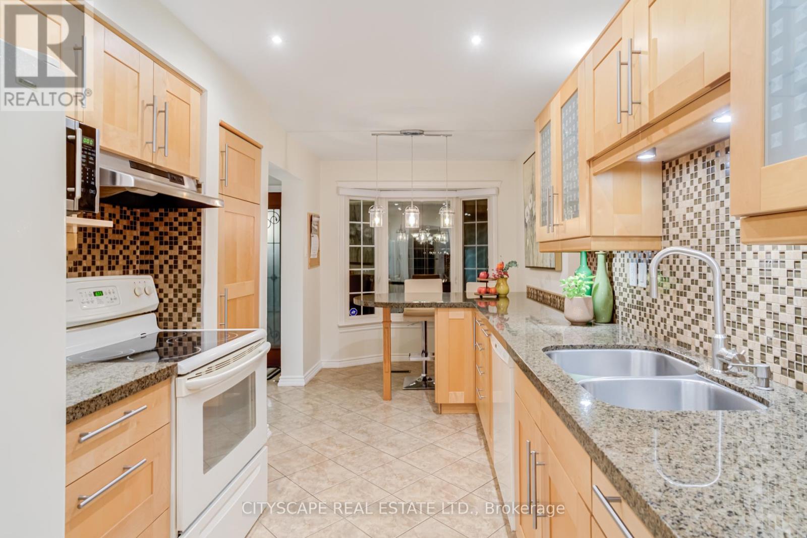 4235 Stonemason Crescent, Mississauga, Ontario  L5L 2Z6 - Photo 12 - W12518598