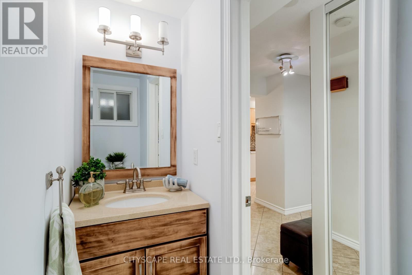 4235 Stonemason Crescent, Mississauga, Ontario  L5L 2Z6 - Photo 17 - W12518598