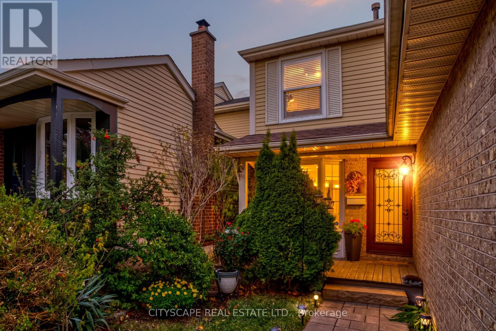 4235 Stonemason Crescent, Mississauga, Ontario  L5L 2Z6 - Photo 2 - W12518598