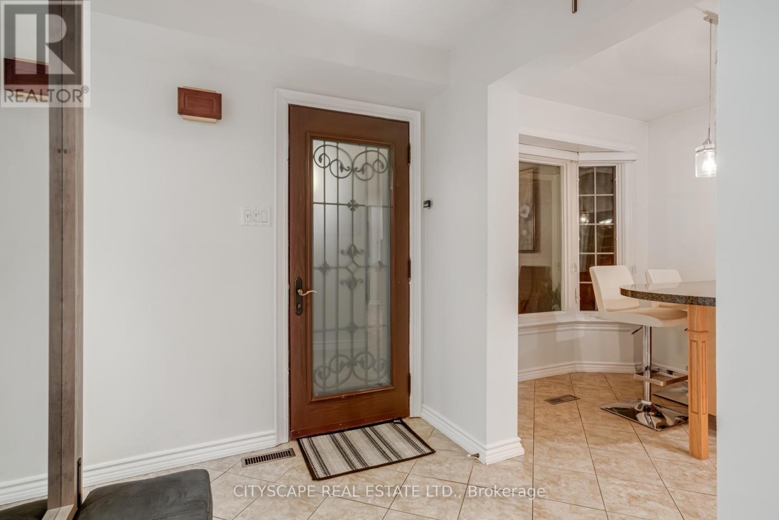 4235 Stonemason Crescent, Mississauga, Ontario  L5L 2Z6 - Photo 3 - W12518598