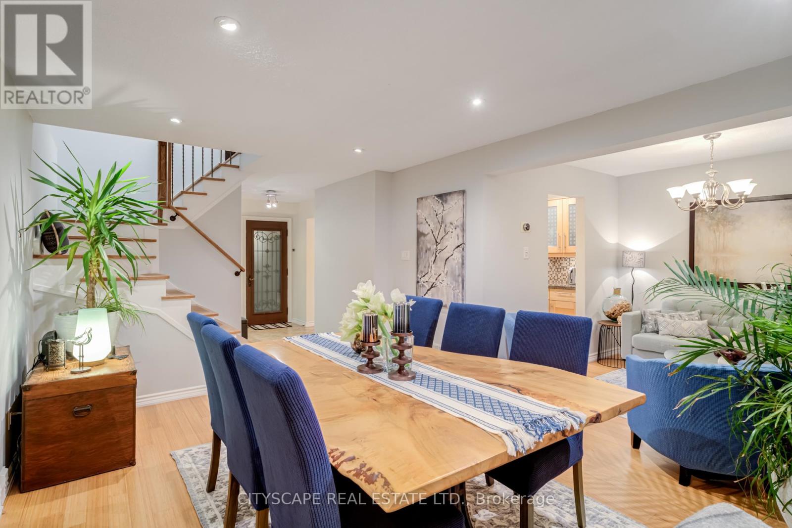 4235 Stonemason Crescent, Mississauga, Ontario  L5L 2Z6 - Photo 5 - W12518598