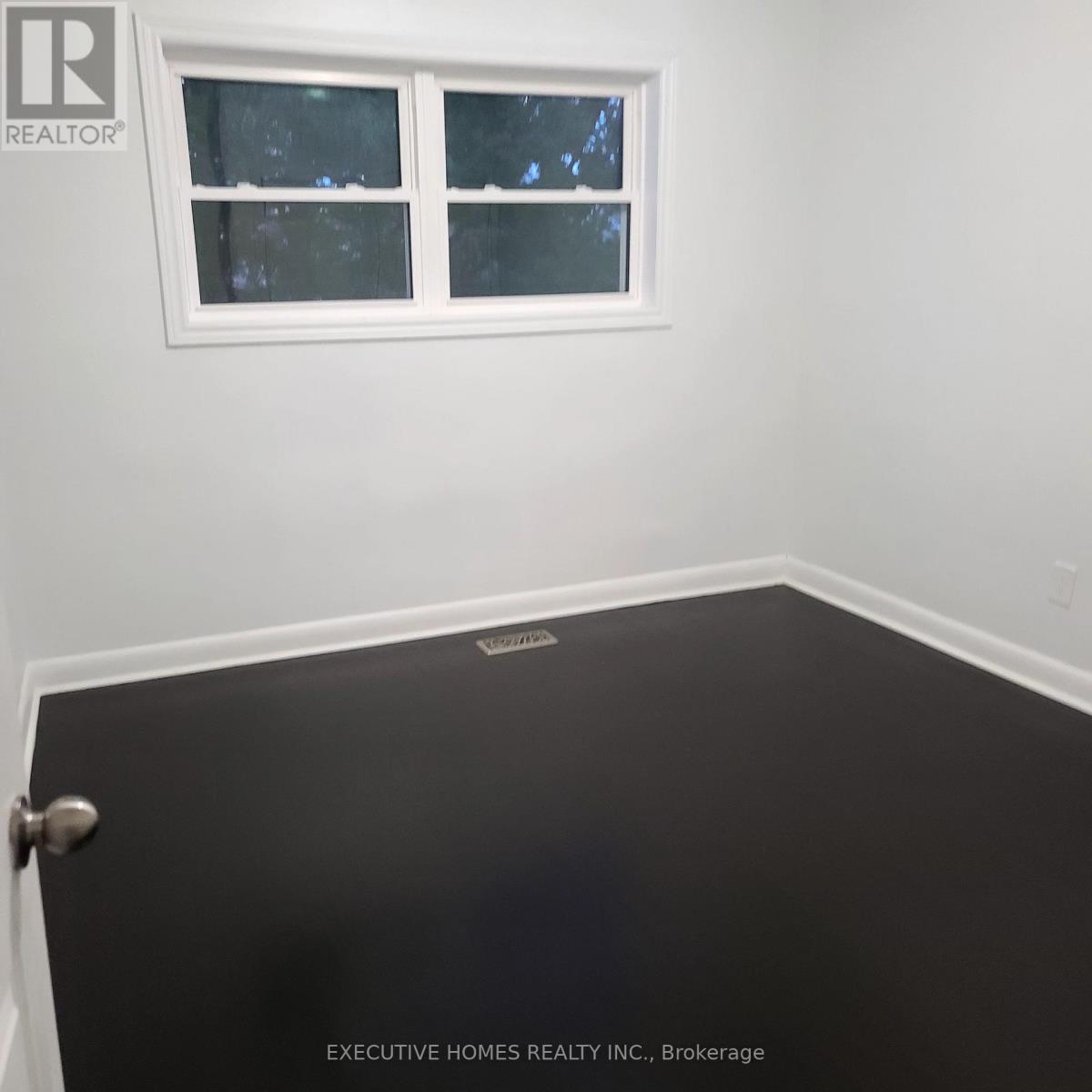 2221 Ghent Avenue, Burlington, Ontario  L7R 1Y6 - Photo 11 - W12518640