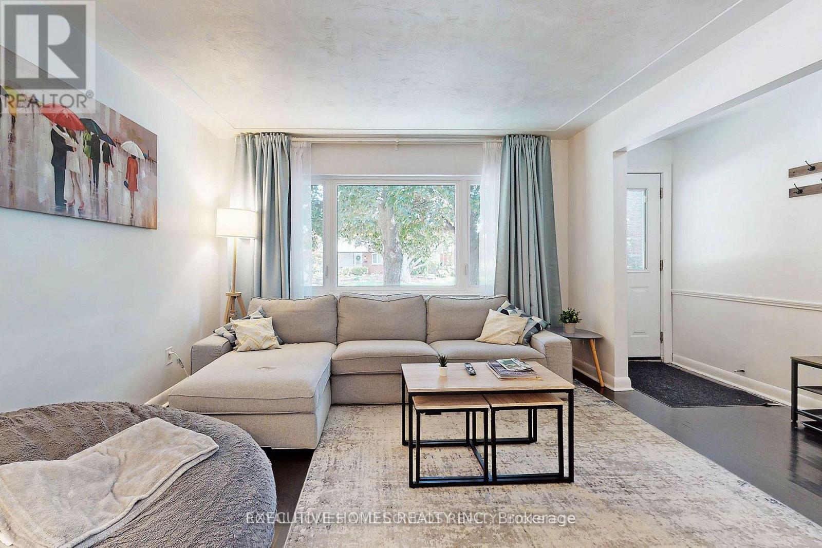 2221 Ghent Avenue, Burlington, Ontario  L7R 1Y6 - Photo 2 - W12518640