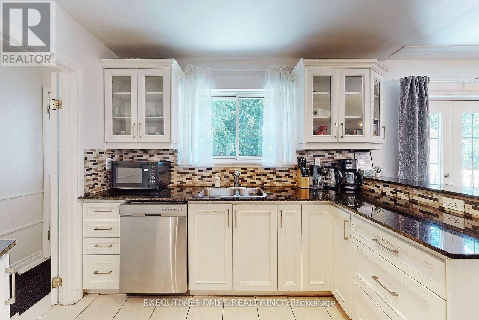 2221 Ghent Avenue, Burlington, Ontario  L7R 1Y6 - Photo 4 - W12518640