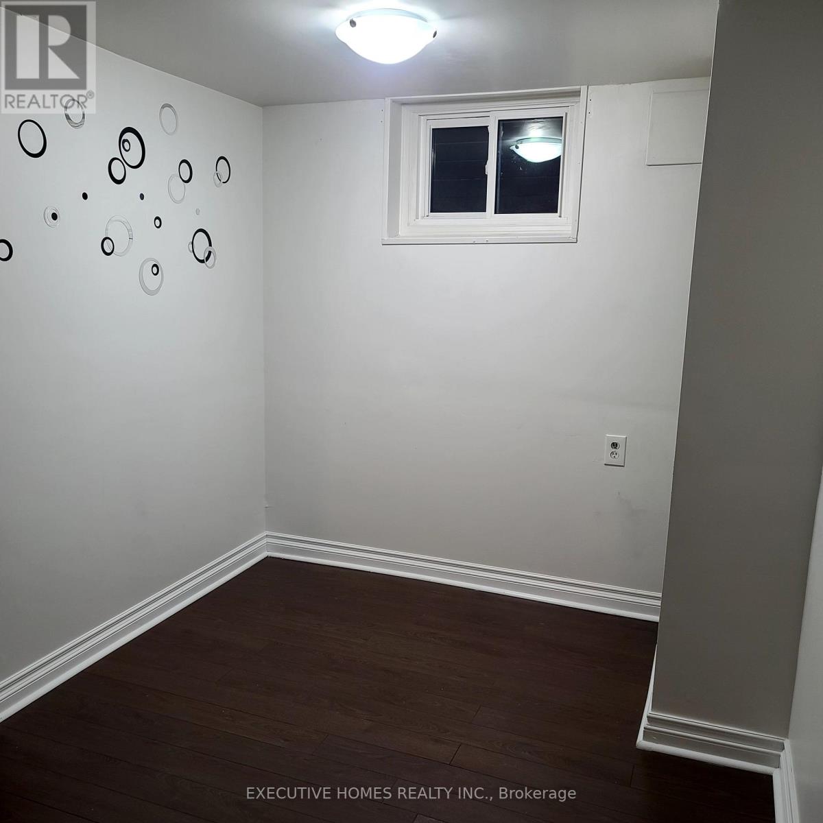 2221 Ghent Avenue, Burlington, Ontario  L7R 1Y6 - Photo 8 - W12518640