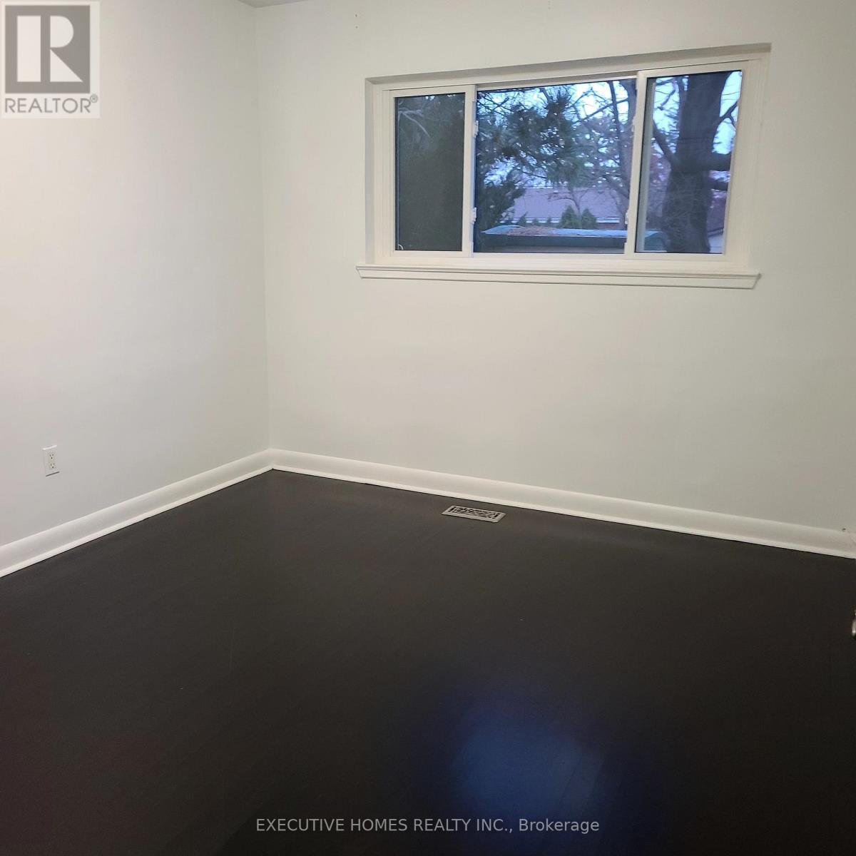 2221 Ghent Avenue, Burlington, Ontario  L7R 1Y6 - Photo 9 - W12518640