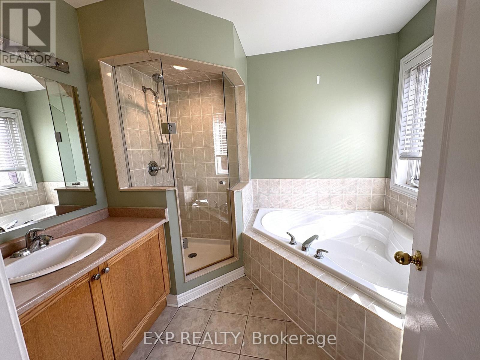 36 Frostbite Lane, Brampton, Ontario L6R 3L8 - Photo 12 - W12518674