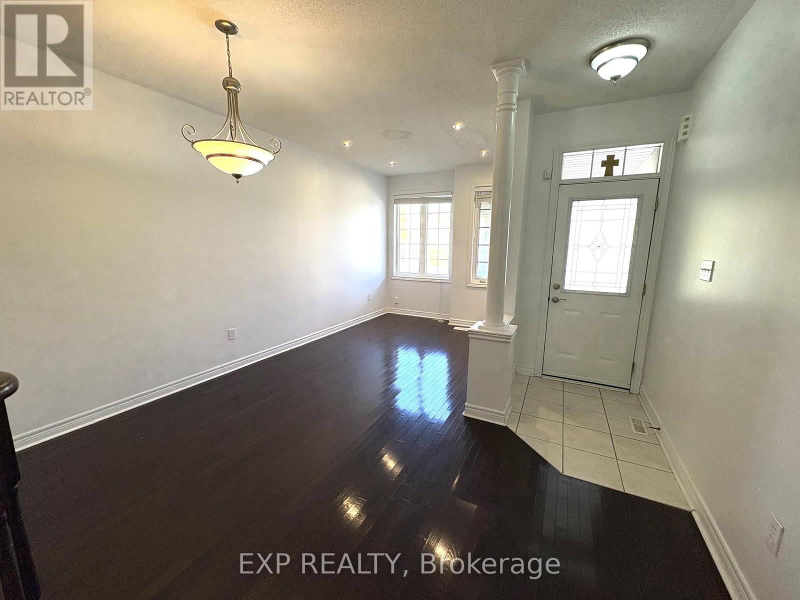 36 Frostbite Lane, Brampton, Ontario L6R 3L8 - Photo 3 - W12518674