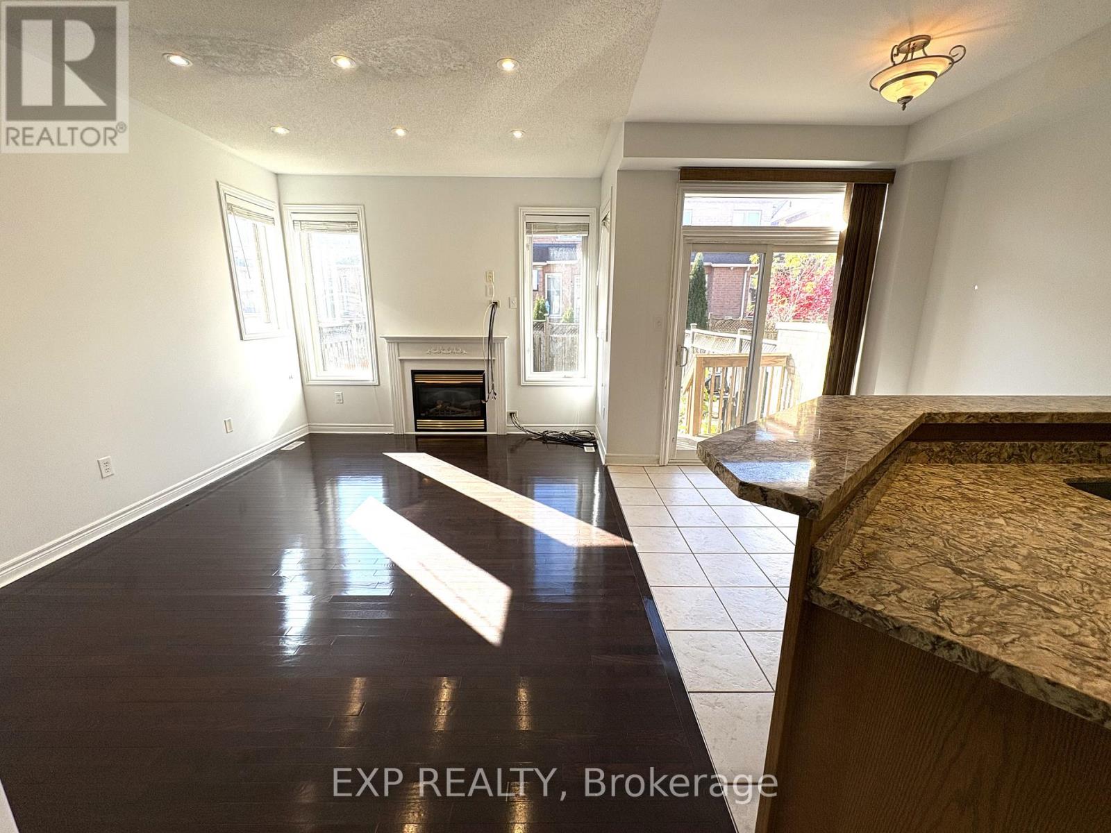 36 Frostbite Lane, Brampton, Ontario L6R 3L8 - Photo 5 - W12518674