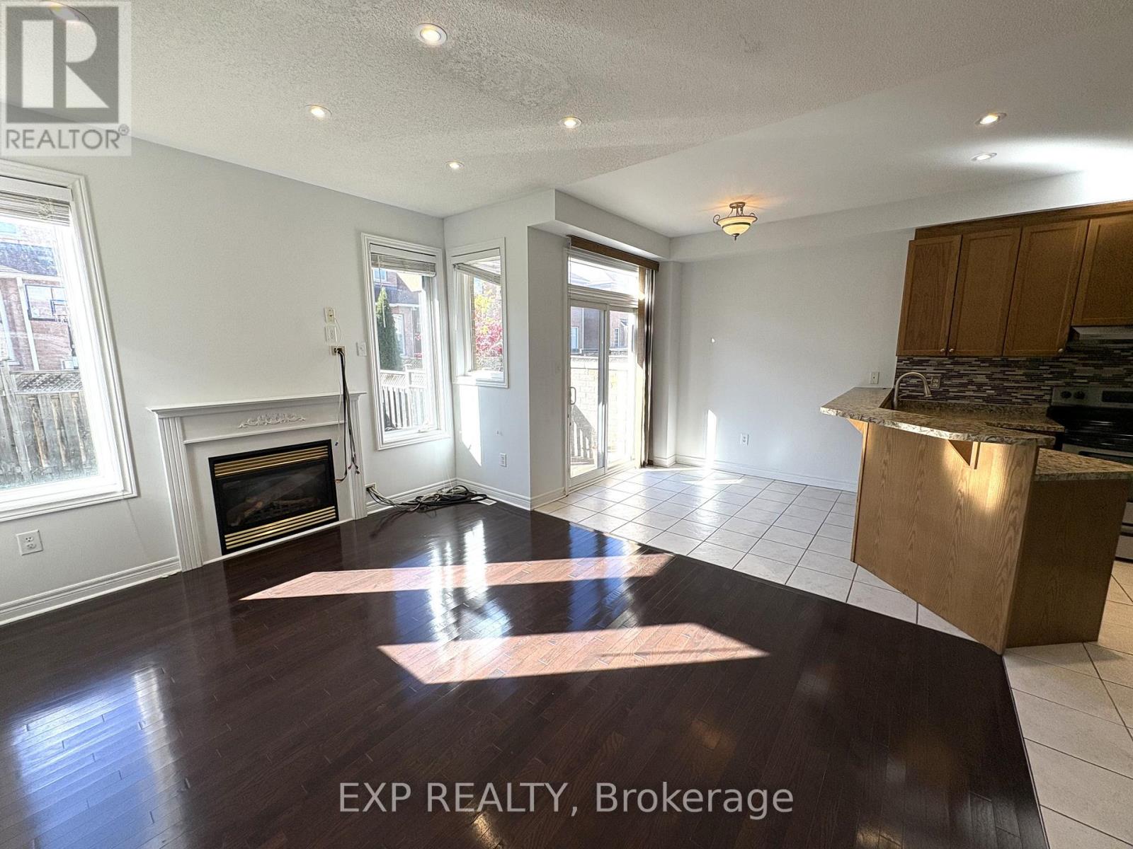 36 Frostbite Lane, Brampton, Ontario L6R 3L8 - Photo 6 - W12518674