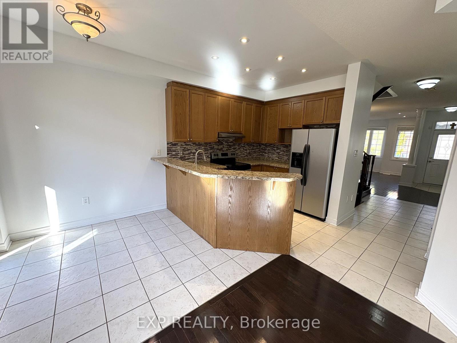 36 Frostbite Lane, Brampton, Ontario L6R 3L8 - Photo 7 - W12518674