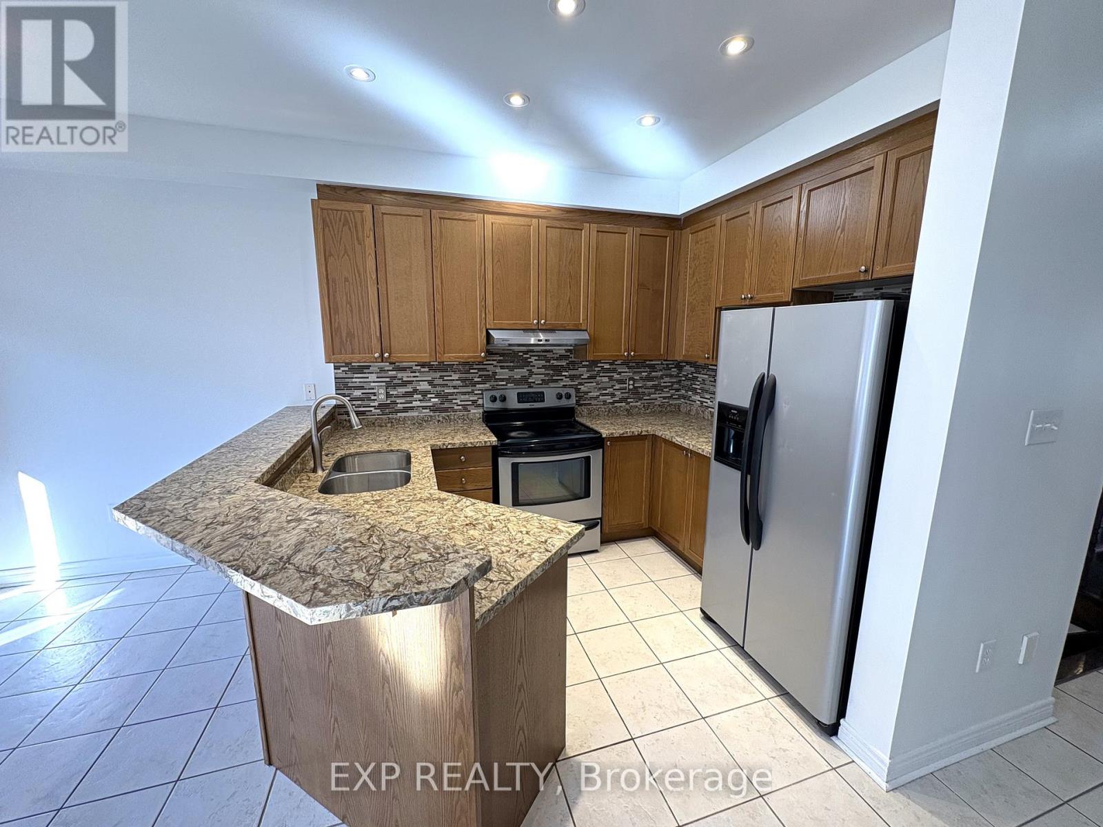 36 Frostbite Lane, Brampton, Ontario L6R 3L8 - Photo 8 - W12518674